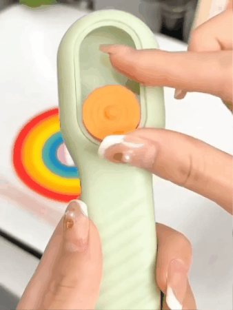 Comment remplir la brosse de nettoyage Brossly avec du savon